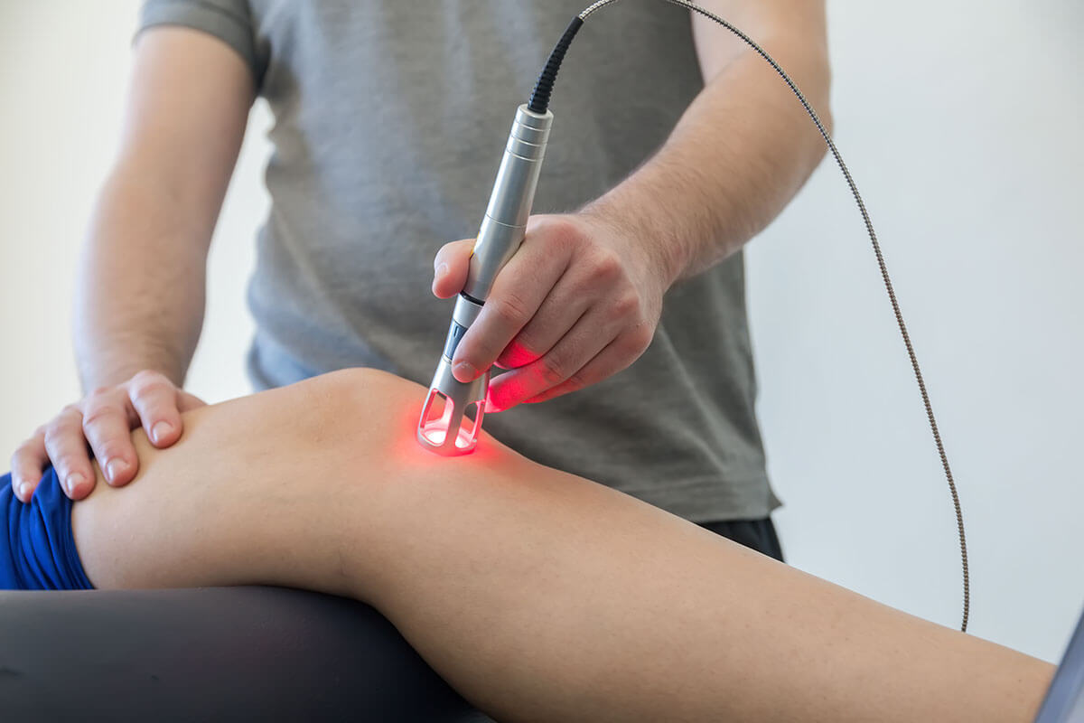 Therapeutic laser treatment applied to the knee